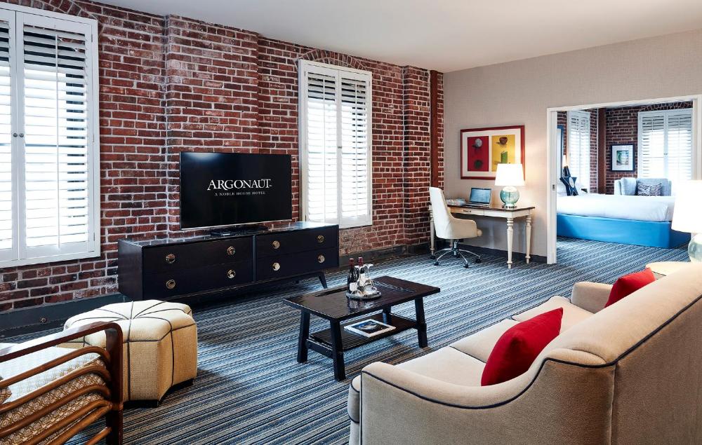 One-Bedroom Suite - King Bed interior